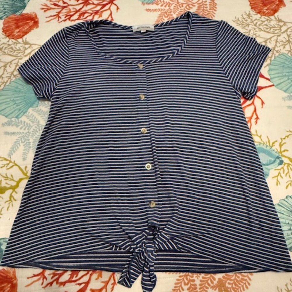 Set the Stage - Short Sleeve -  Button Down - Tied Bottom - Blue/White - Size S
